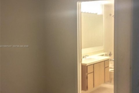 Townhouse in West Palm Beach, Florida 2 bedrooms, 119.66 sq.m. № 2059252 - photo 11