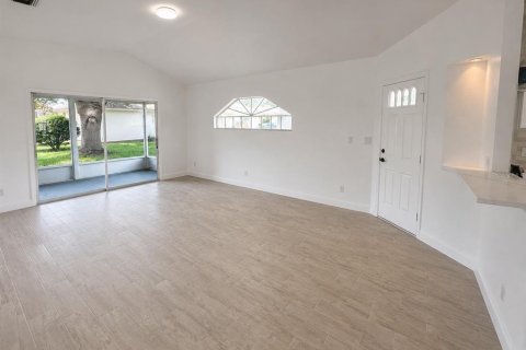Villa ou maison à vendre à Leesburg, Floride: 2 chambres, 118.91 m2 № 2313316 - photo 18