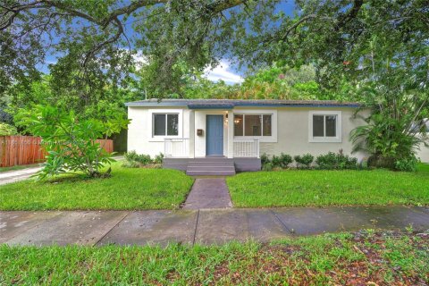 Commercial property in Hollywood, Florida 202.16 sq.m. № 1878804 - photo 1
