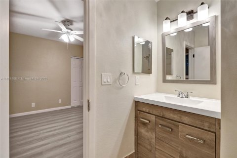 Commercial property in Hollywood, Florida 202.16 sq.m. № 1878804 - photo 12