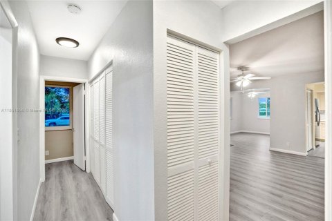 Commercial property in Hollywood, Florida 202.16 sq.m. № 1878804 - photo 23
