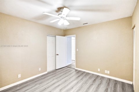 Commercial property in Hollywood, Florida 202.16 sq.m. № 1878804 - photo 20