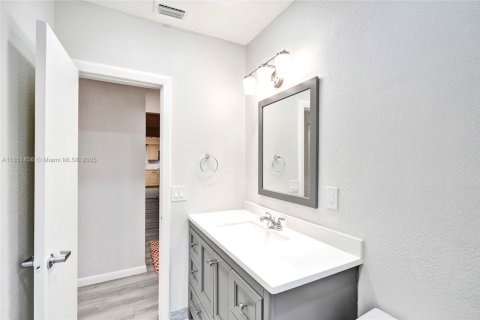 Commercial property in Hollywood, Florida 202.16 sq.m. № 1878804 - photo 25