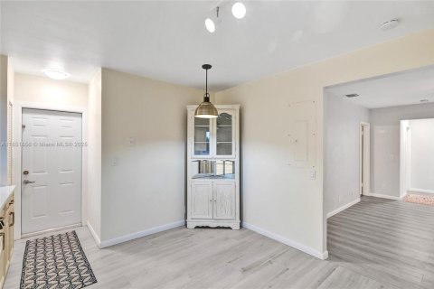 Commercial property in Hollywood, Florida 202.16 sq.m. № 1878804 - photo 19