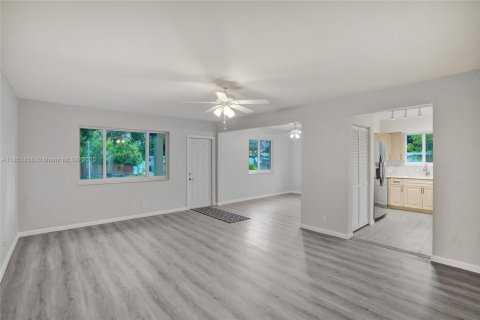 Commercial property in Hollywood, Florida 202.16 sq.m. № 1878804 - photo 11