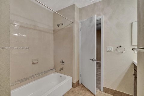 Commercial property in Hollywood, Florida 202.16 sq.m. № 1878804 - photo 13