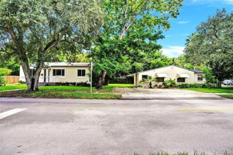 Commercial property in Hollywood, Florida 202.16 sq.m. № 1878804 - photo 2