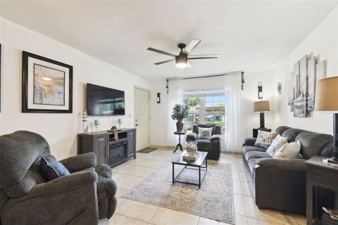Condo in New Port Richey, Florida, 2 bedrooms  № 1765401 - photo 3