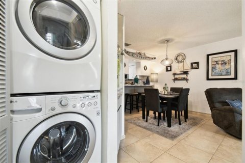 Condo in New Port Richey, Florida, 2 bedrooms  № 1765401 - photo 22