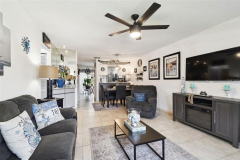 Condo in New Port Richey, Florida, 2 bedrooms  № 1765401 - photo 7