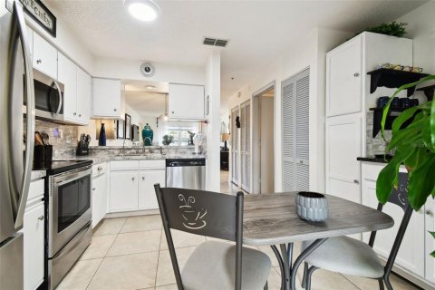 Condo in New Port Richey, Florida, 2 bedrooms  № 1765401 - photo 14
