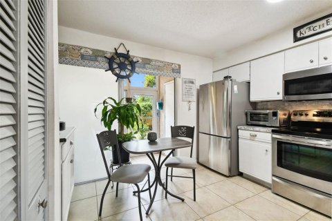 Condo in New Port Richey, Florida, 2 bedrooms  № 1765401 - photo 25