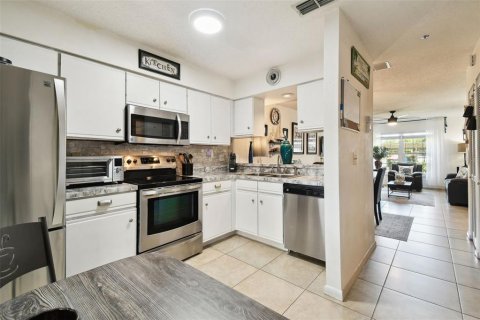 Condo in New Port Richey, Florida, 2 bedrooms  № 1765401 - photo 13