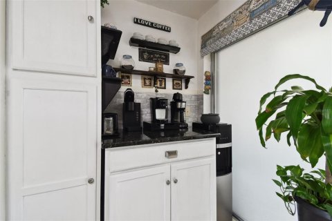 Condo in New Port Richey, Florida, 2 bedrooms  № 1765401 - photo 15