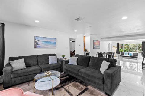House in Fort Lauderdale, Florida 3 bedrooms, 126.9 sq.m. № 2242423 - photo 4