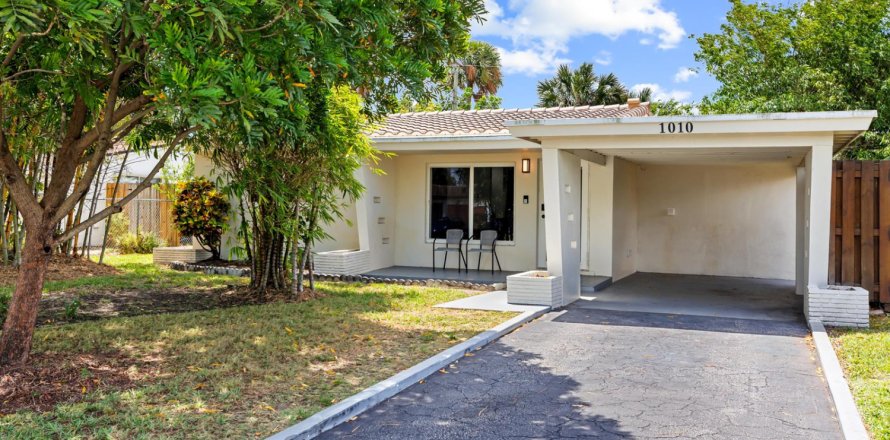 House in Fort Lauderdale, Florida 3 bedrooms, 126.9 sq.m. № 2242423