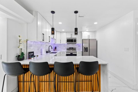 House in Fort Lauderdale, Florida 3 bedrooms, 126.9 sq.m. № 2242423 - photo 7