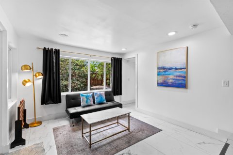 House in Fort Lauderdale, Florida 3 bedrooms, 126.9 sq.m. № 2242423 - photo 15
