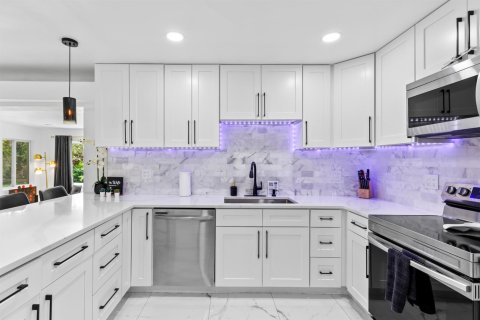 House in Fort Lauderdale, Florida 3 bedrooms, 126.9 sq.m. № 2242423 - photo 11