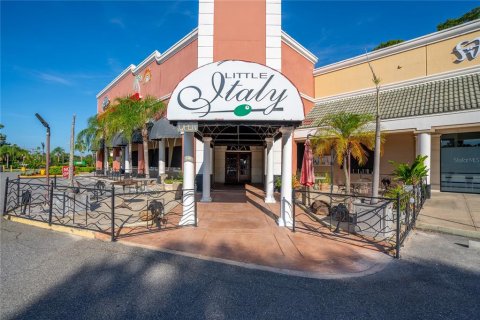 Commercial property in Kissimmee, Florida № 2394222 - photo 4