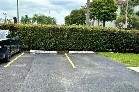 Condo in Hialeah, Florida, 3 bedrooms № 1980789 - photo 21