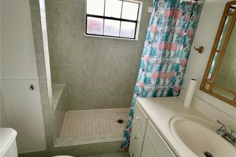 Condo in Hialeah, Florida, 3 bedrooms № 1980789 - photo 5