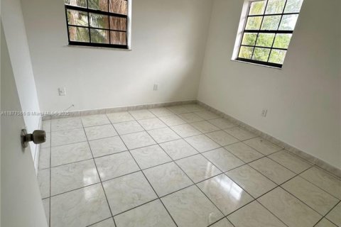 Condo in Hialeah, Florida, 3 bedrooms № 1980789 - photo 7