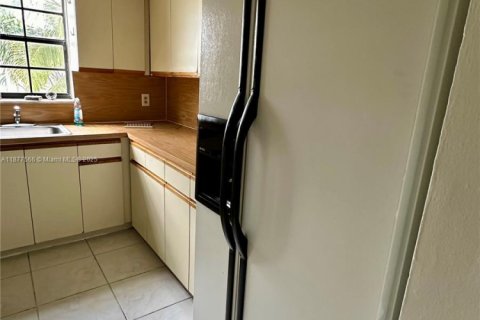 Condo in Hialeah, Florida, 3 bedrooms № 1980789 - photo 6