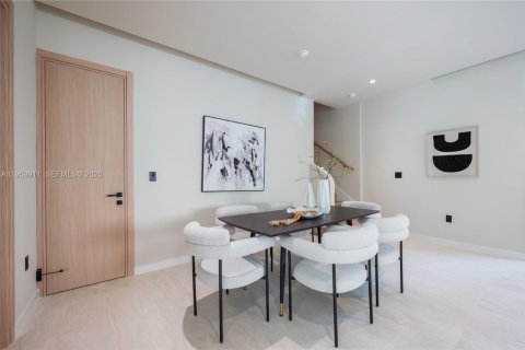 Touwnhouse à vendre à Miami, Floride: 4 chambres, 210.42 m2 № 2080689 - photo 10