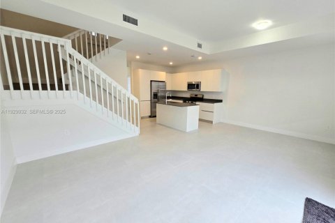 Adosado en alquiler en Homestead, Florida, 3 dormitorios № 1988860 - foto 7