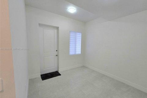 Adosado en alquiler en Homestead, Florida, 3 dormitorios № 1988860 - foto 6