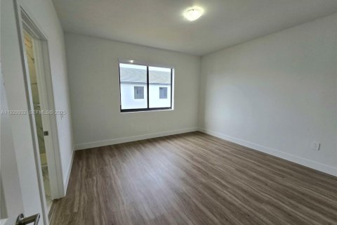 Adosado en alquiler en Homestead, Florida, 3 dormitorios № 1988860 - foto 12