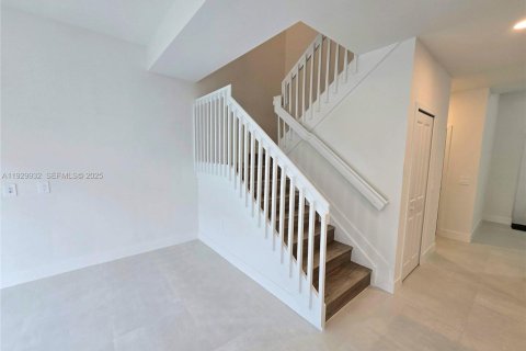 Adosado en alquiler en Homestead, Florida, 3 dormitorios № 1988860 - foto 10