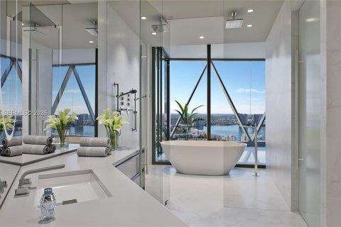 Купить кондоминиум в Санни-Айлс-Бич, Флорида 3 спальни, 263.38м2, № 2009128 - фото 7