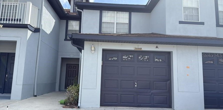 Adosado en Kissimmee, Florida 3 dormitorios, 162.49 m2 № 2204175