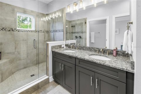 Townhouse in Saint Petersburg, Florida 3 bedrooms, 179.67 sq.m. № 1819476 - photo 26
