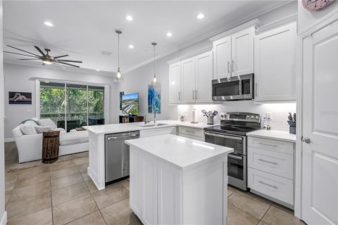 Townhouse in Saint Petersburg, Florida 3 bedrooms, 179.67 sq.m. № 1819476 - photo 13