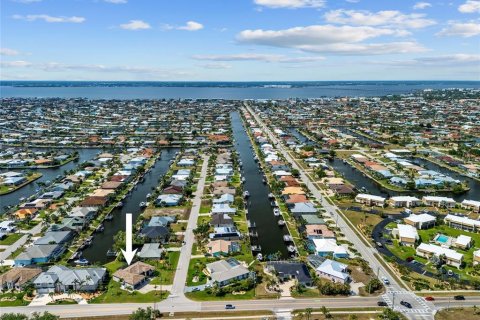 Casa en venta en Punta Gorda, Florida, 3 dormitorios, 188.5 m2 № 1901831 - foto 2