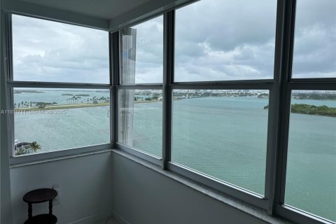 Condominio en North Miami, Florida, 2 dormitorios  № 1990456