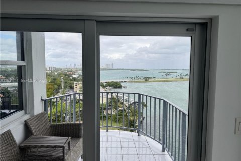 Condominio en alquiler en North Miami, Florida, 2 dormitorios, 108.23 m2 № 1990456 - foto 3