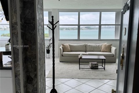 Condominio en alquiler en North Miami, Florida, 2 dormitorios, 108.23 m2 № 1990456 - foto 8