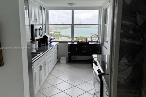 Condominio en alquiler en North Miami, Florida, 2 dormitorios, 108.23 m2 № 1990456 - foto 7