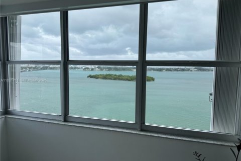 Condominio en alquiler en North Miami, Florida, 2 dormitorios, 108.23 m2 № 1990456 - foto 2