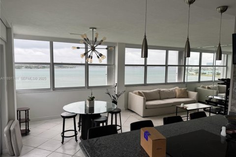 Condominio en alquiler en North Miami, Florida, 2 dormitorios, 108.23 m2 № 1990456 - foto 4