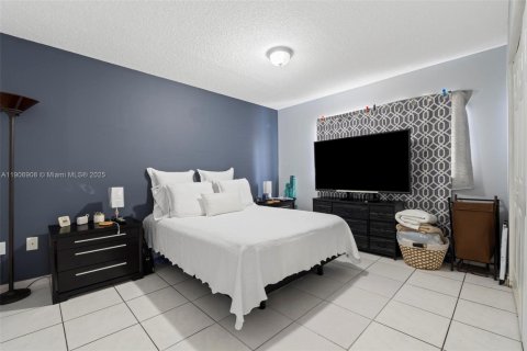 Condominio en venta en Hialeah, Florida, 2 dormitorios, 70.14 m2 № 1966714 - foto 13