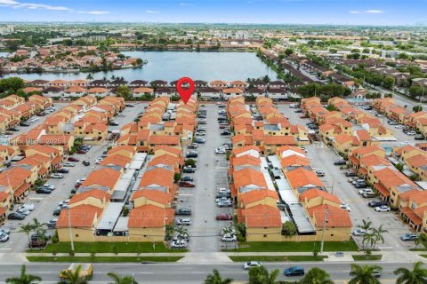 Condominio en venta en Hialeah, Florida, 2 dormitorios, 70.14 m2 № 1966714 - foto 25
