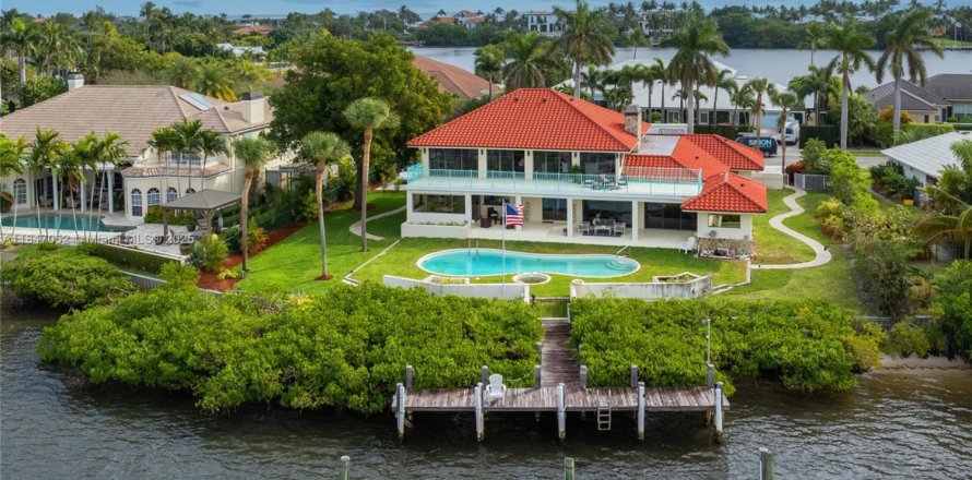 House in Manalapan, Florida 4 bedrooms, 484.21 sq.m. № 1845512
