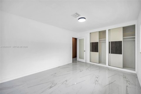 Villa ou maison à louer à Pinecrest, Floride: 4 chambres, 310.85 m2 № 2186724 - photo 24