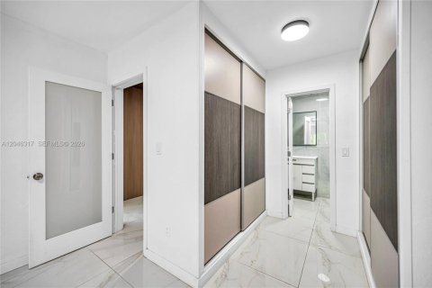 Villa ou maison à louer à Pinecrest, Floride: 4 chambres, 310.85 m2 № 2186724 - photo 27