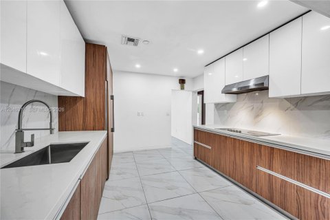 Villa ou maison à louer à Pinecrest, Floride: 4 chambres, 310.85 m2 № 2186724 - photo 14